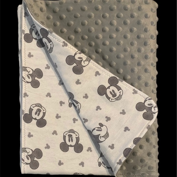 🏰🖤🤍🖤🤍ADORABLE BRAND NEW Mickey Baby Blanket - Picture 3 of 4